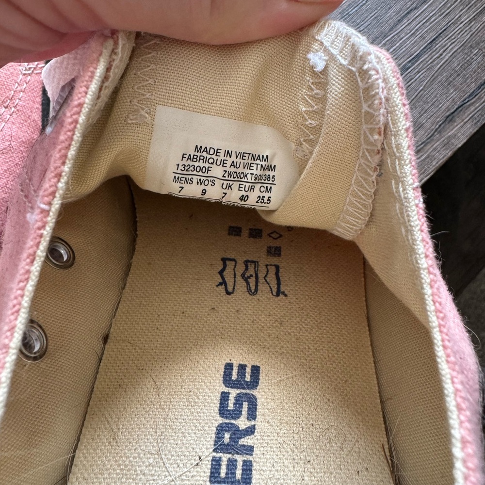 Pink Converse - Picture 3 of 3